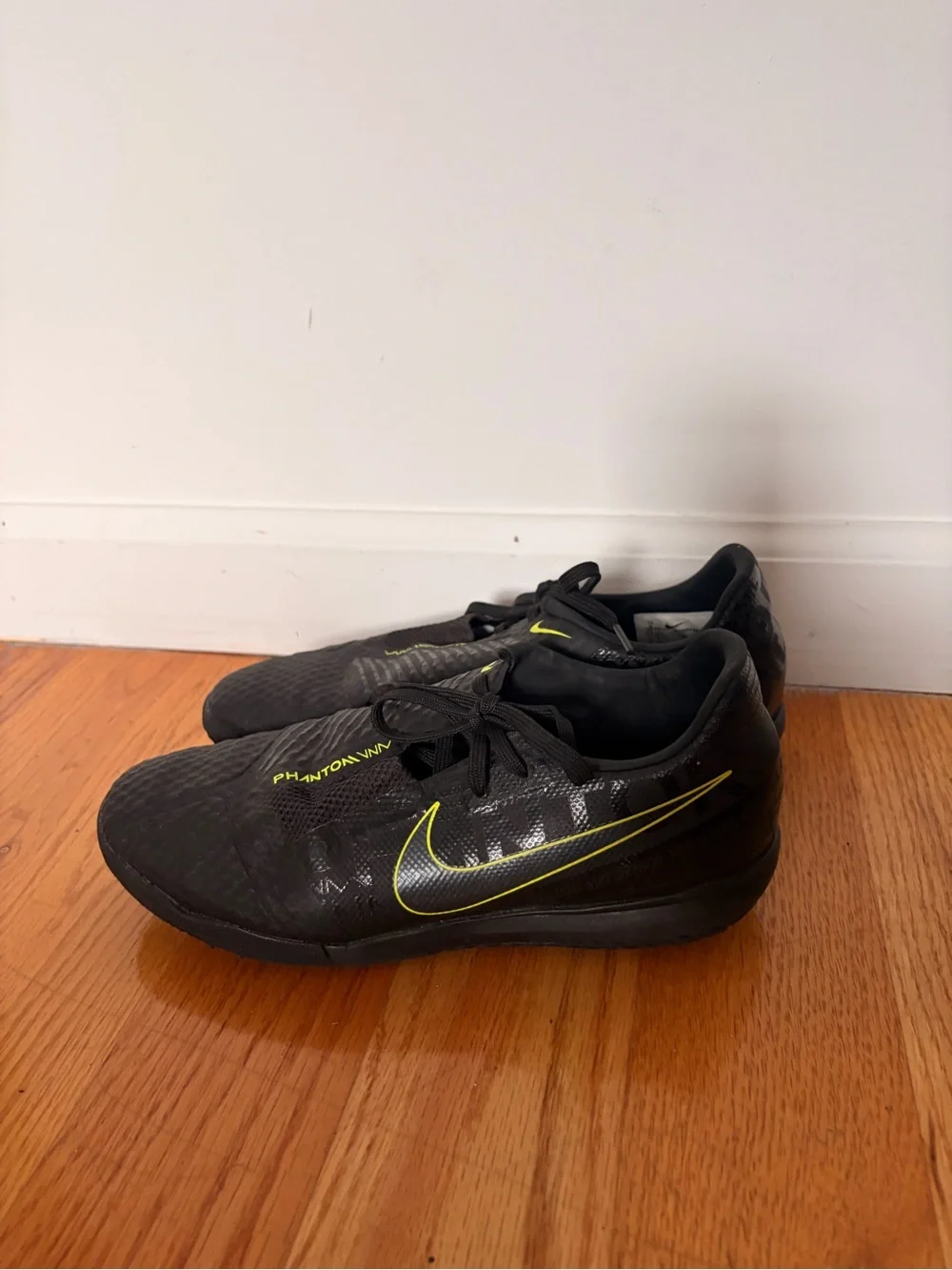 Nike Phantom Venom Soccer cleats in size Men's US6